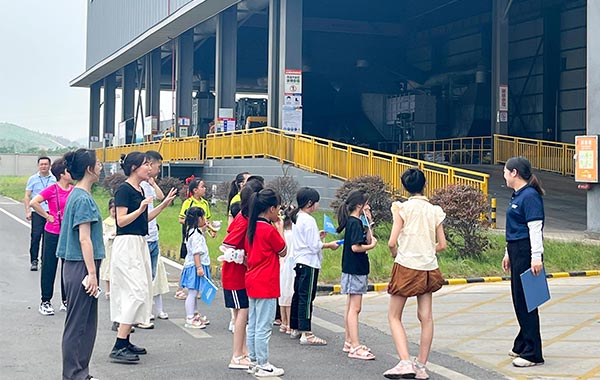 组织员工家属参观企业